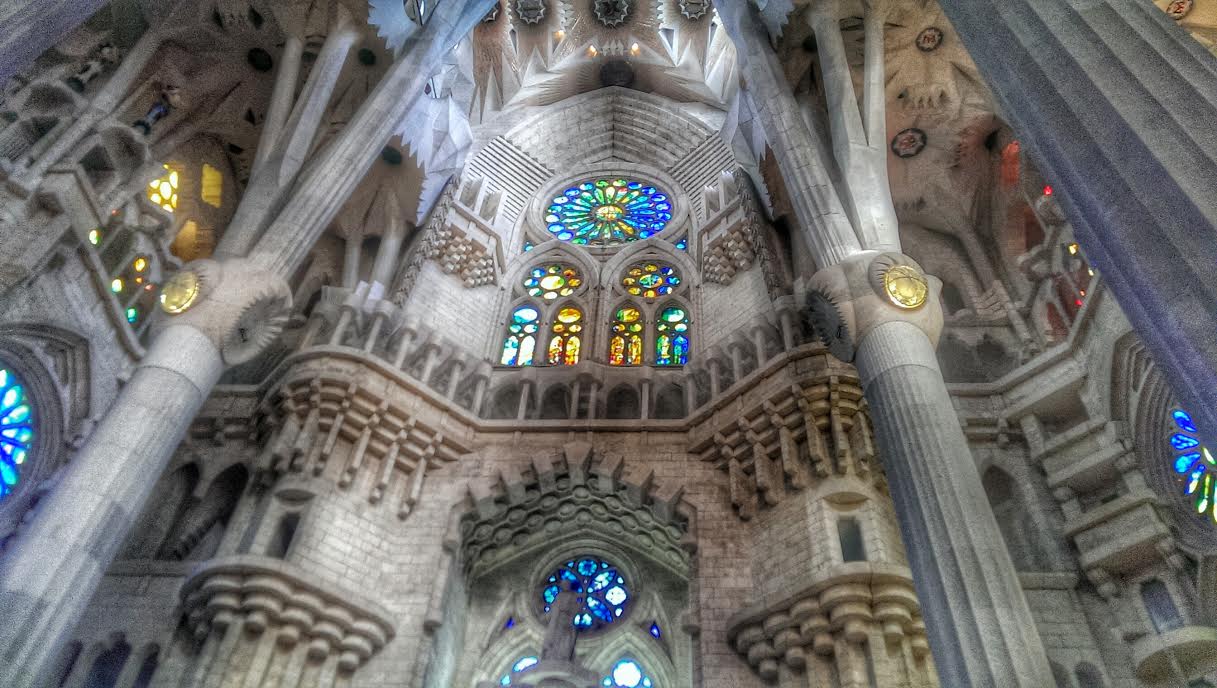 The Magnificent Interior of La Sagrada Familia in Photos | Wanderarti